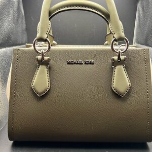 Michael Kors Olive Marilyn Women SM Leather MSGR Handbag. Dust bag and Gift bx